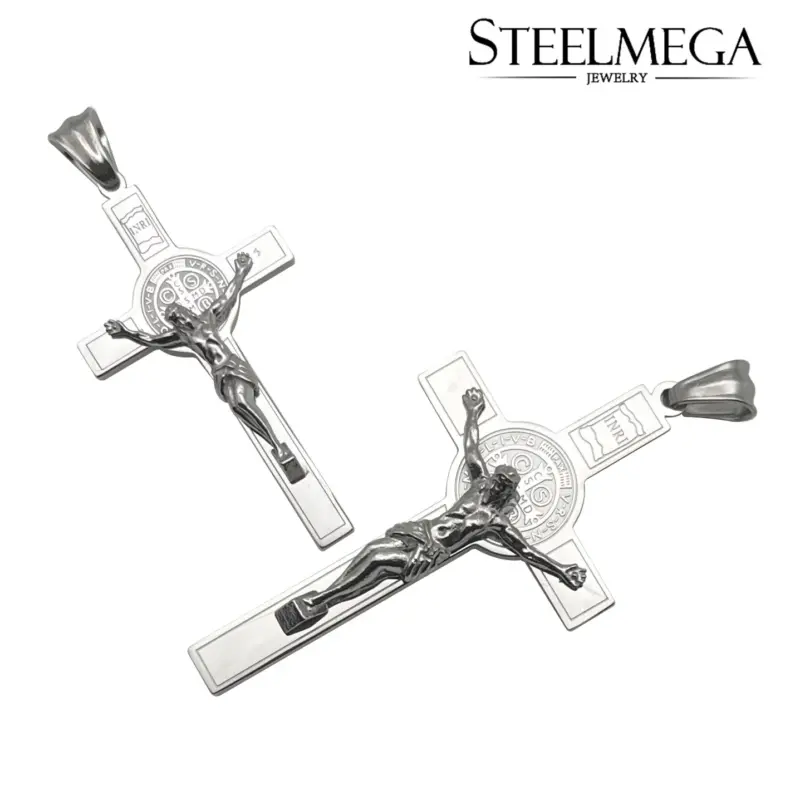 STEELMEGA Benediktus-Kruzifixanhänger in Silberoptik, zwei Ansichten mit Jesusfigur und Benediktusmedaille