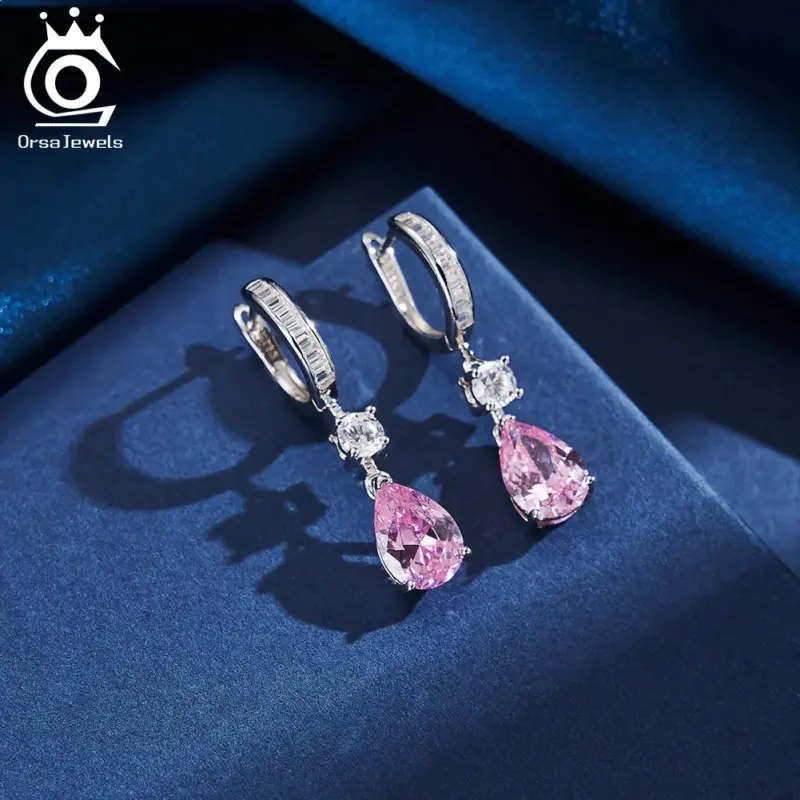 ORSA JEWELS Paar silberfarbene Tropfen-Ohrhänger mit rosa und klaren Schmucksteinen, Studioaufnahme
