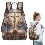 Jesus-Kreuzigung-Rucksack im Alltag: Kreuzigungsmotiv auf der Front und Rucksack am Rücken getragen
