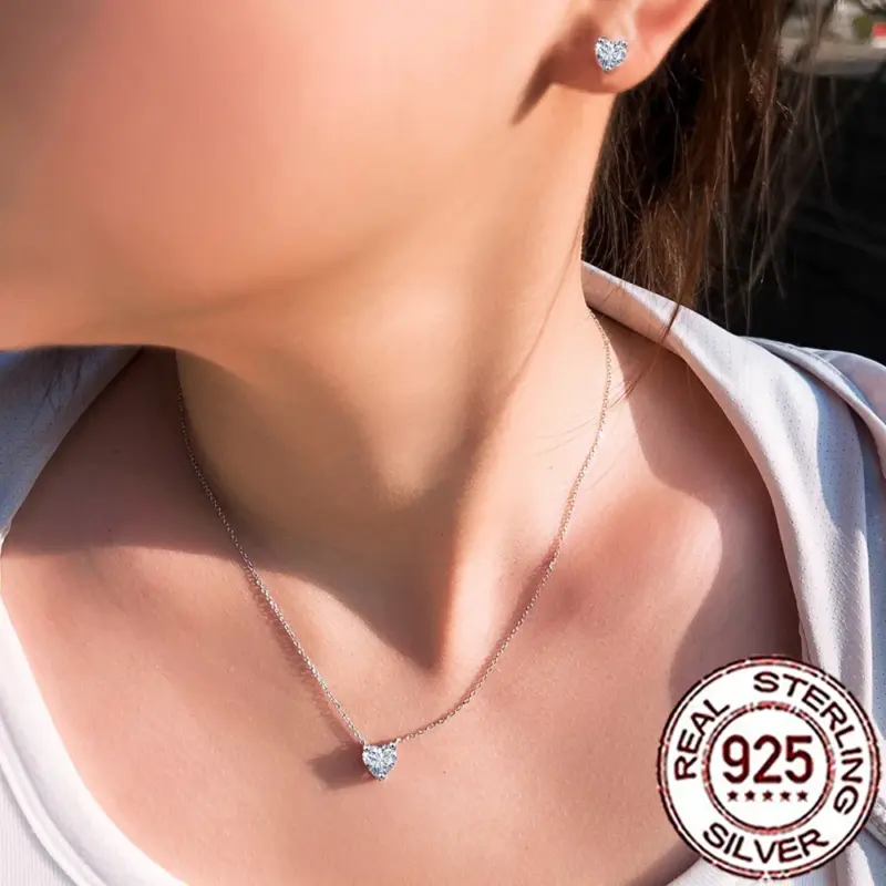 Silber Schmuckset Damen mit Herz Kette und Ohrsteckern – Produktansicht