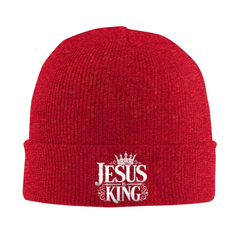 Rote Jesus Is King Mütze mit silberfarbenem Schriftzug, Krone und dekorativen Ornamenten