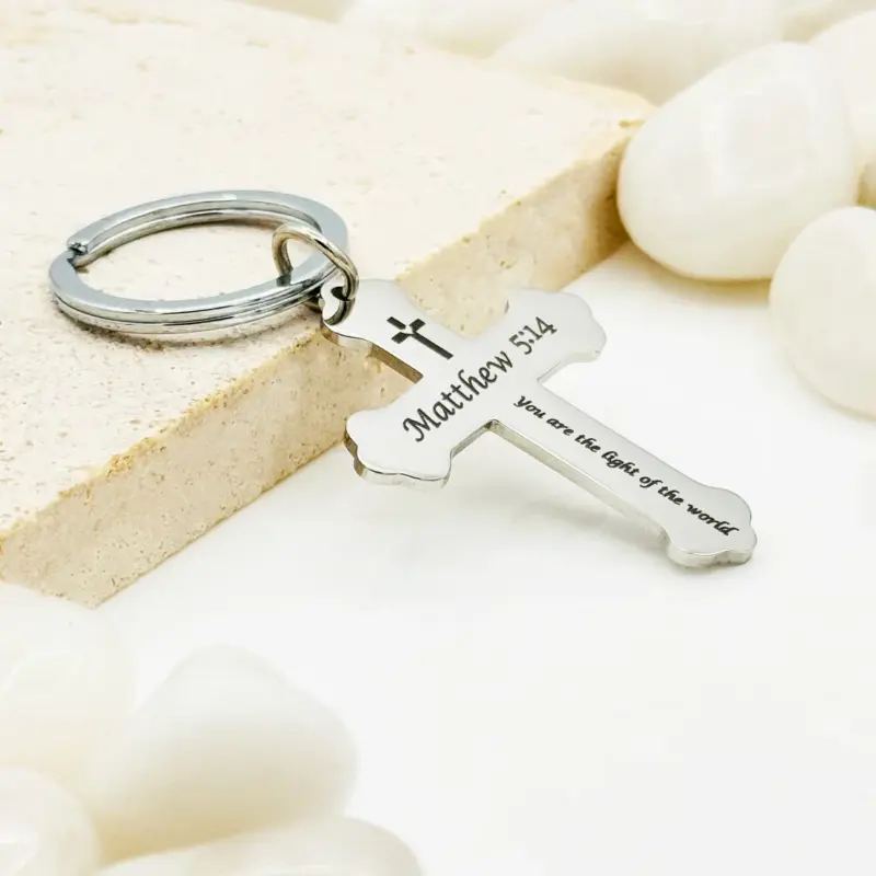 Kreuz-Schlüsselanhänger mit Matthäus 5,14 – zweite Ausführung