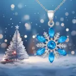 Blau besetzter Schneeflockenanhänger an silberfarbener Huitan Kette in winterlicher Szene