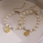 Zwei christliche Perlenarmbänder mit Kreuz und religiöser Medaille