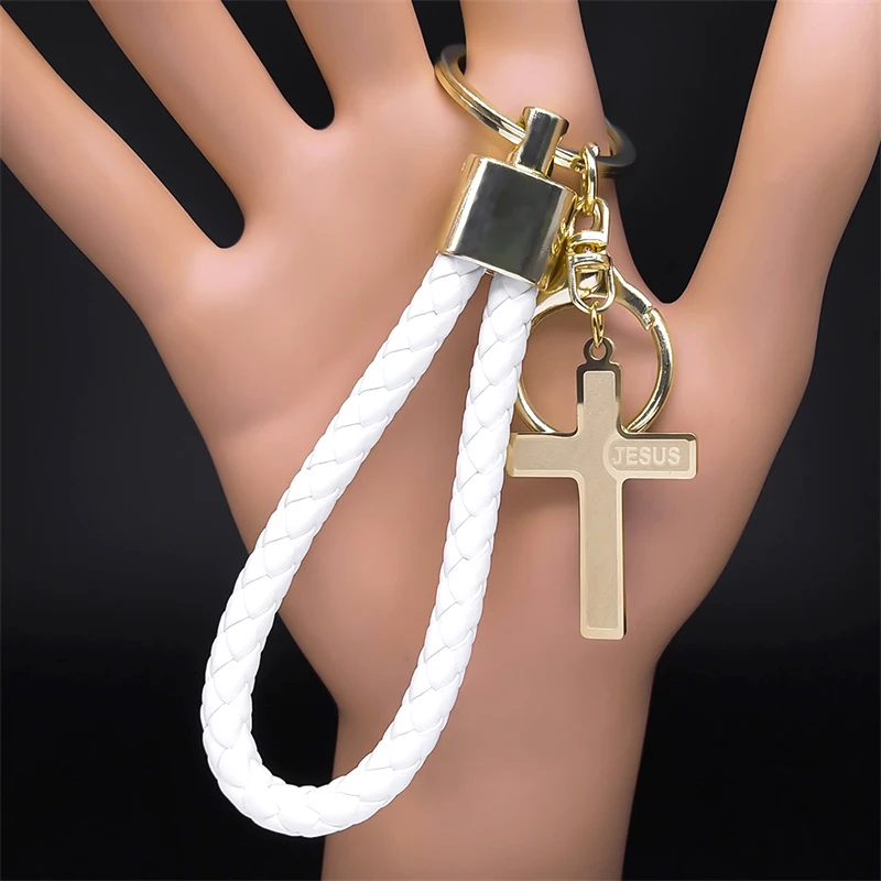 AFAWA Jesus-Kreuz Schlüsselanhänger mit weiß geflochtener PU-Schlaufe und goldfarbenem Kreuz an einer Präsentationshand